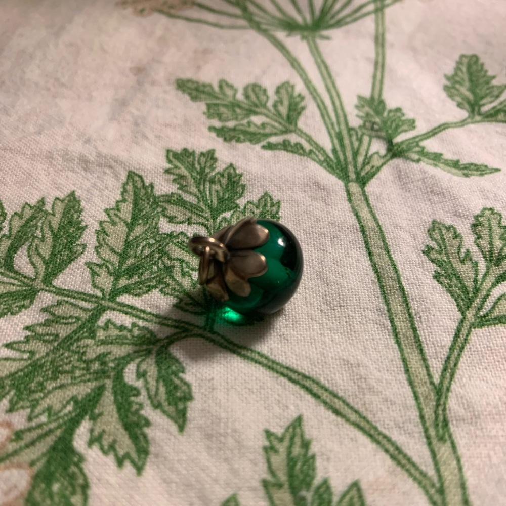 Discontinued James Avery 4 leaf Clover glass charm